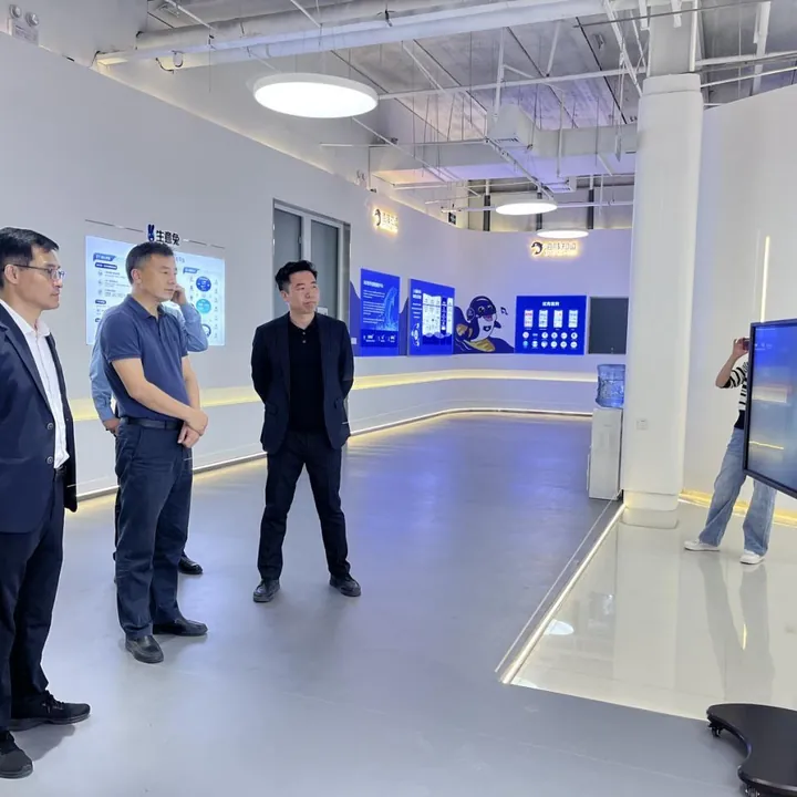 餐赞企业展厅与团队